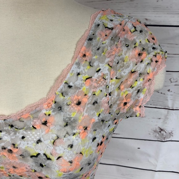 VS Sheer Lace Top - Picture 3 of 7